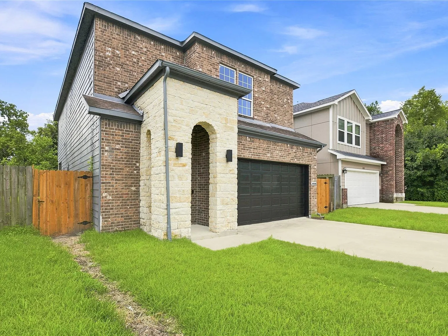 3 bed, 2.5 bath, 2380 sqft, $2,650 — Photo 3