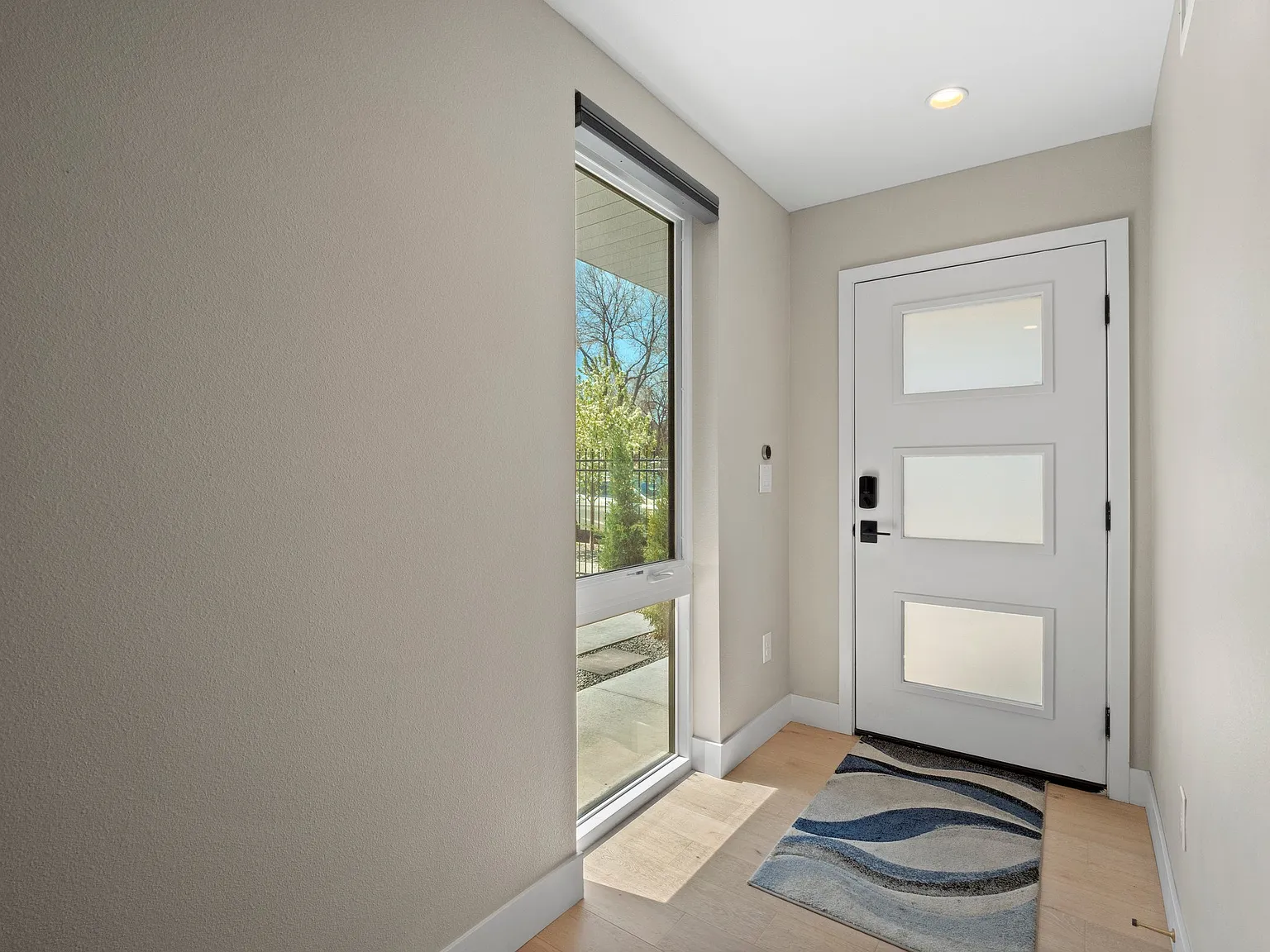 3 bed, 2139 sqft, $6,100 — Photo 4