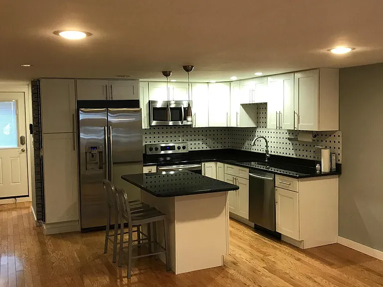 735 12th St SE #1 — Photo 9