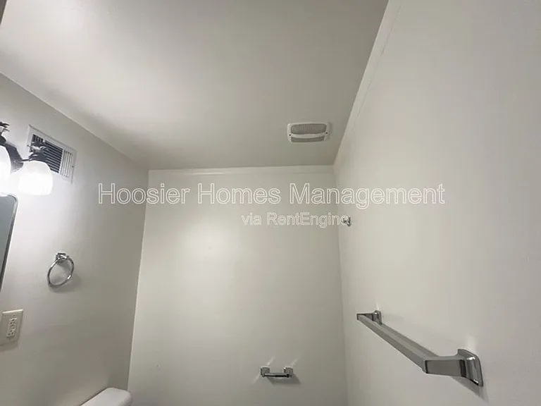 770 E 61st St #7 — Photo 7