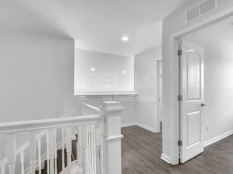 9211 Tamarack Grove Ln — Photo 16