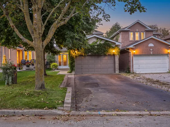 408 Flanagan Ct, Newmarket, ON L3X 2E9