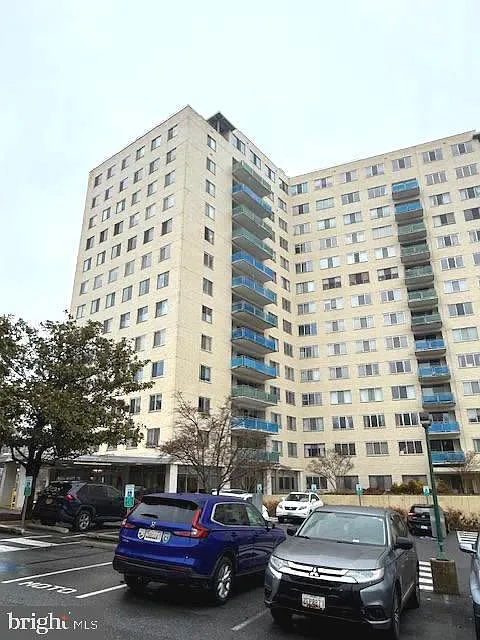10201 Grosvenor Pl APT 1204A photo 1