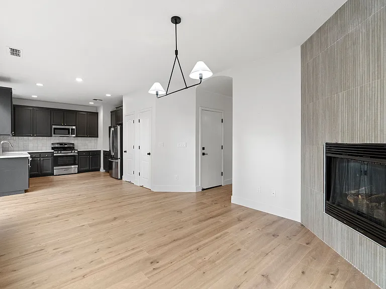 527 Scudero Cir — Photo 9