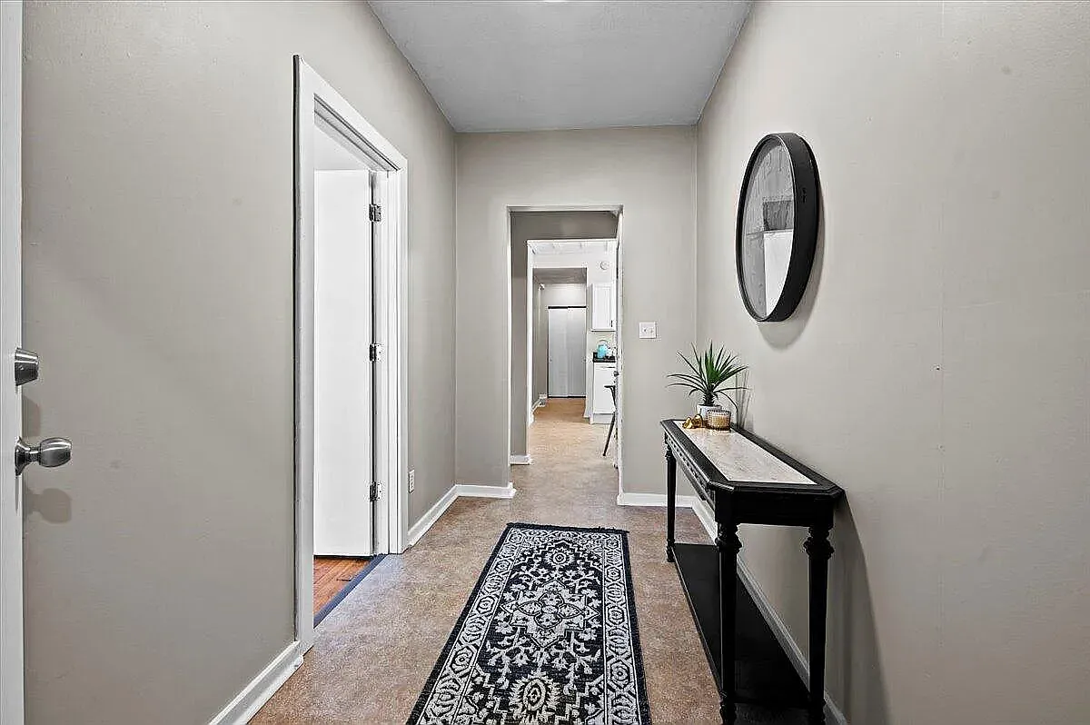 Entrance - 1354 Sigsbee St SE #1