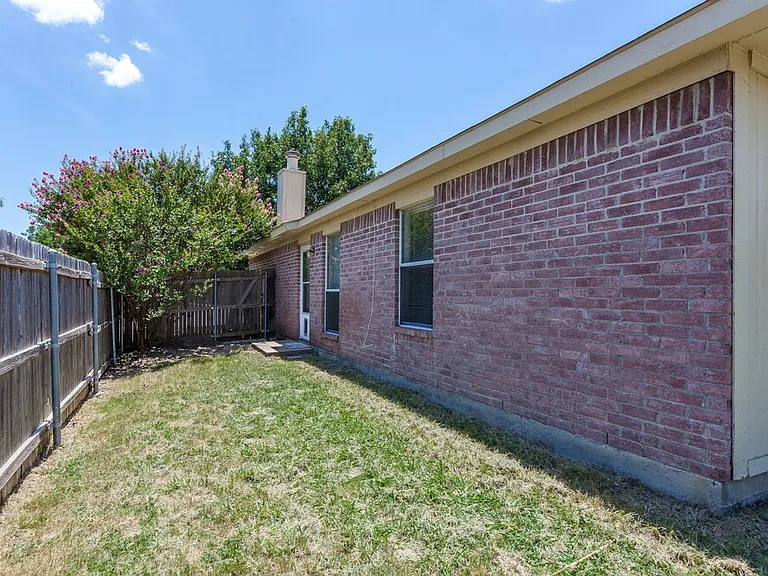 10216 Aurora Dr — Photo 14