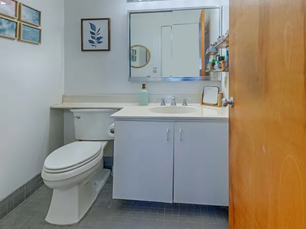 403 East 62nd Street image 9 of 11