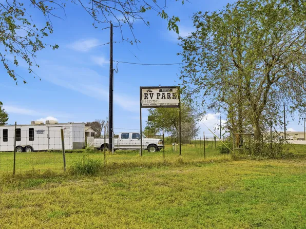 9013 E State Highway 97, Pleasanton, TX