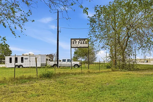 9013 E State Highway 97 Photo 1