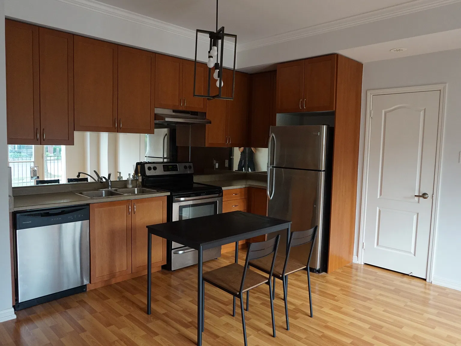 1 bed, 680 sqft, $2,200 — Photo 3