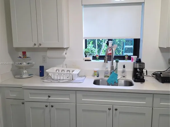 711 Beacom Blvd APT 4, Miami, FL 33135