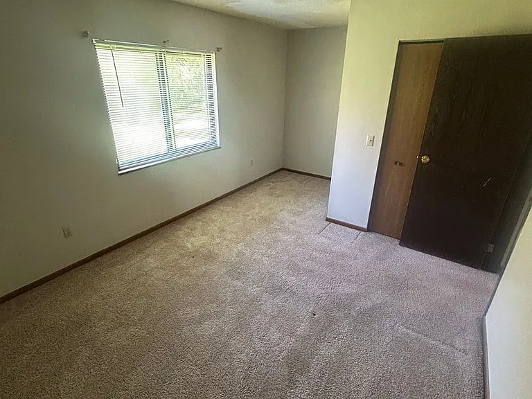 221 S Ivy Ln — Photo 7