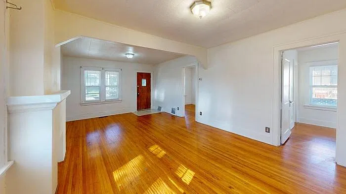 3 bed, 1.0 bath, $1,550 — Photo 3