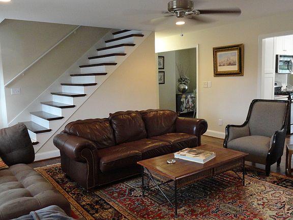 LR shows stairs to 2nd level