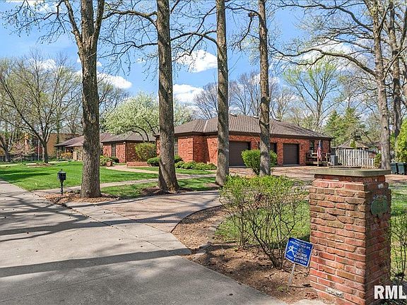 3rd image of 2223 Cardinal Dr