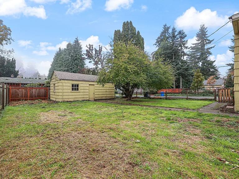 1223 Puget St NE — Photo 22