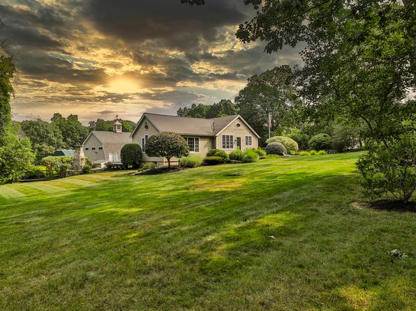 24 Browns Ln