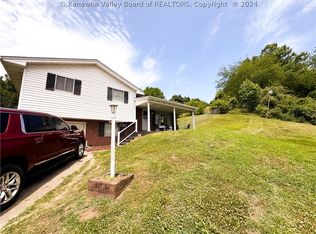 5113 Elk River Rd N, Elkview, WV 25071