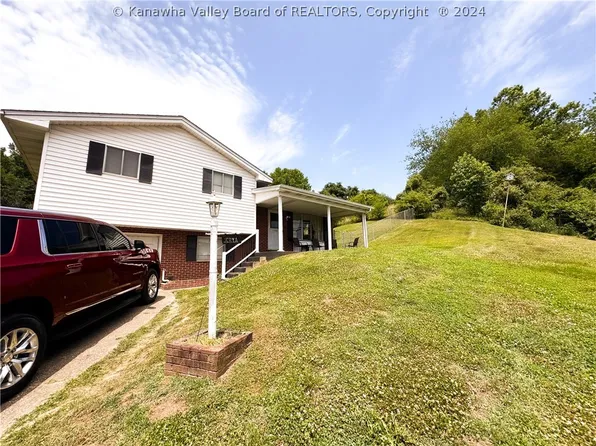5113 Elk River Rd N, Elkview, WV 25071