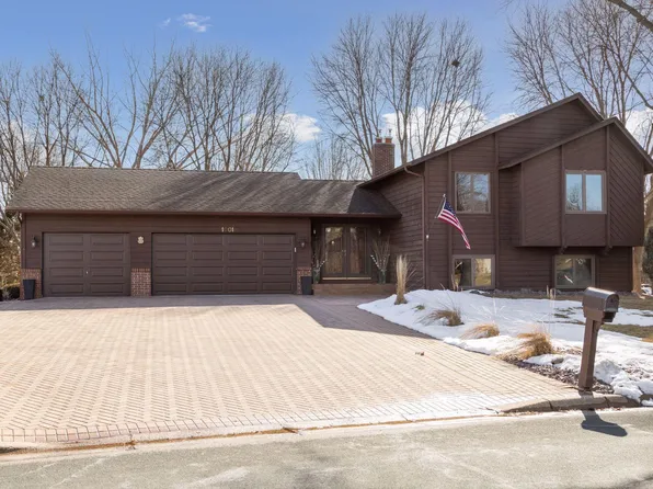 1001 Gramsey Pl, Burnsville, MN 55306