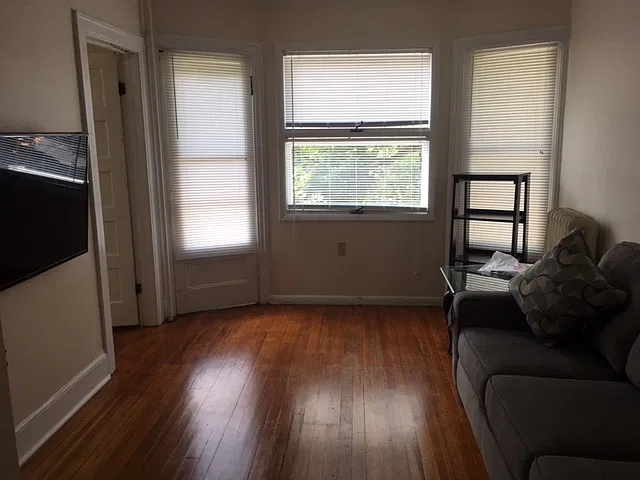 3 bed, 1000 sqft, $1,010 — Photo 4