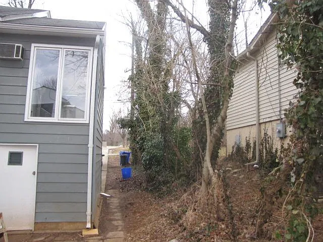 Path to rear tenant entrance