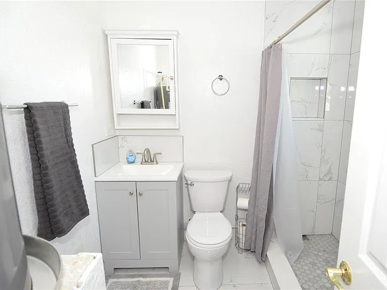 156 146th Ave E #B — Photo 32