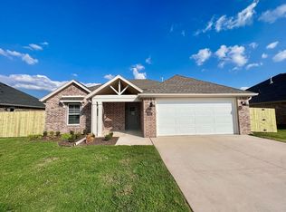 912 Sugar Pine St, Springdale, AR 72762