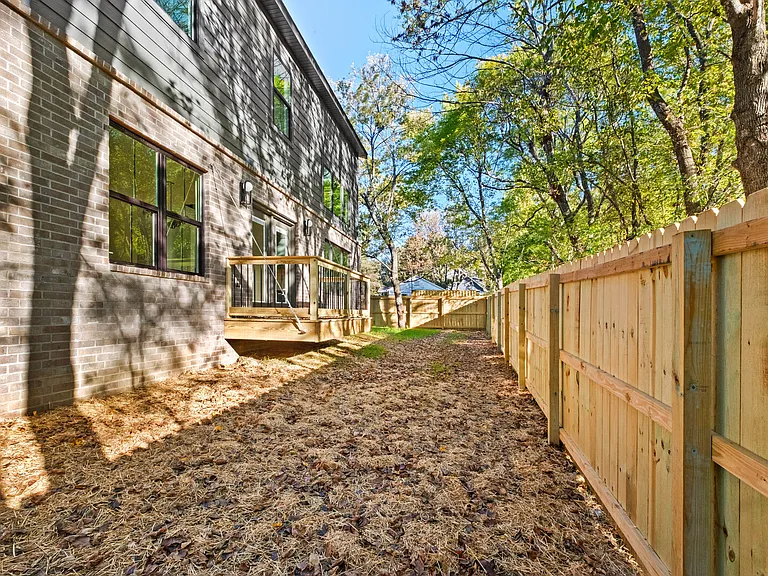 634 S Happy Hollow Rd — Photo 35