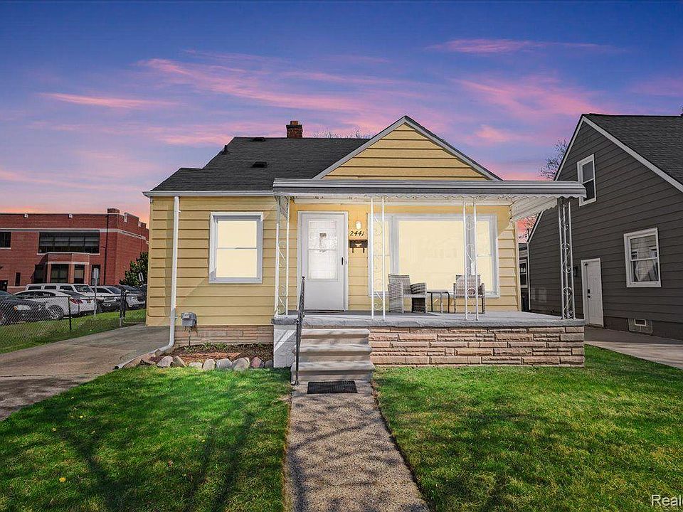 1st image of 2441 Brockton Ave