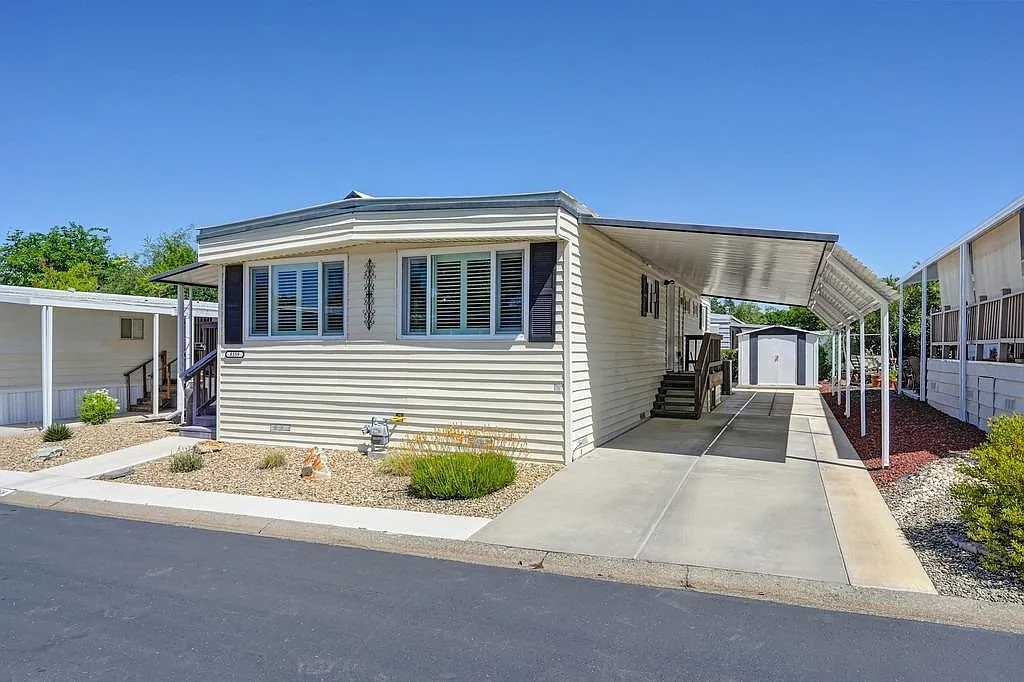 8359 Cedarwood Ln photo 1