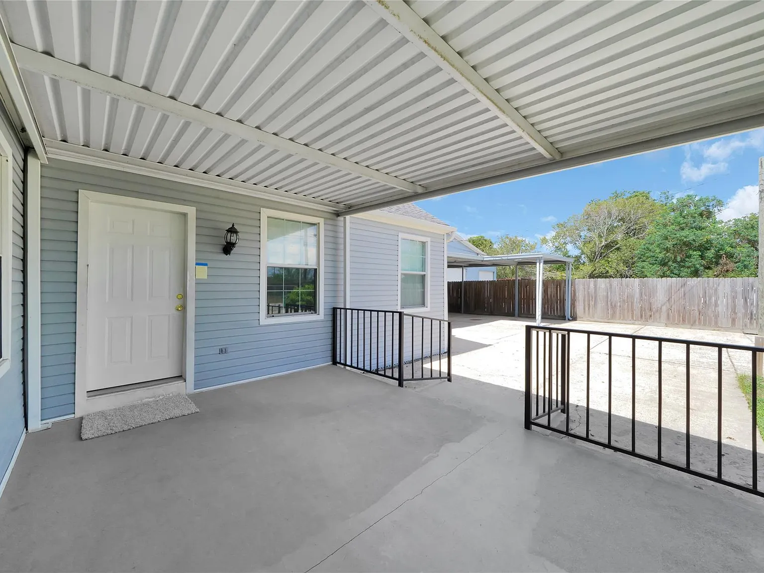 3 bed, 2.0 bath, 1942 sqft, $1,900 — Photo 3
