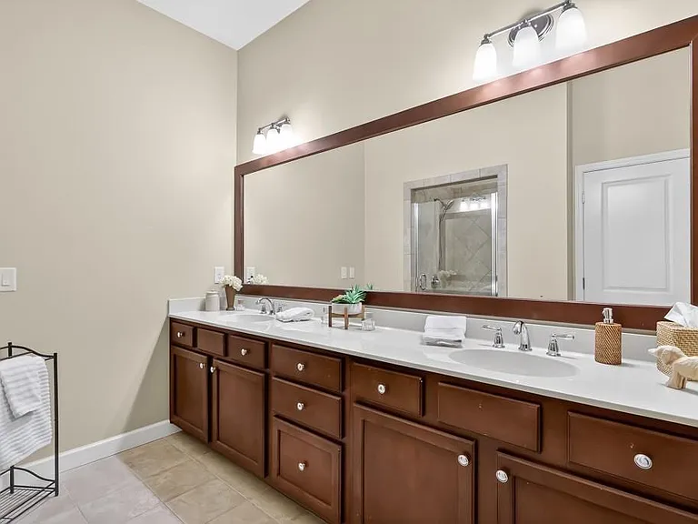 7205 Lowery Oak Dr — Photo 22