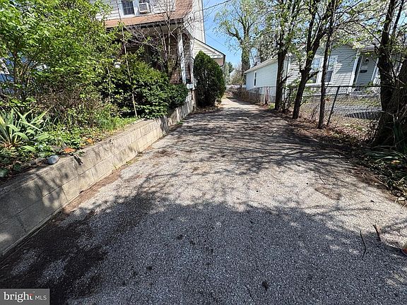 3rd image of 4321 Annapolis Rd