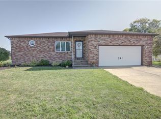 2139 Buttermilk Ln, Lake View, NY 14085