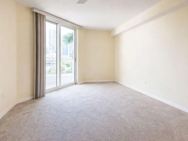 401 SW 4th Ave #401 — Photo 7