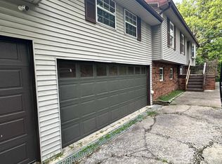 54 Hubbards Hts, Huntington, WV 25704