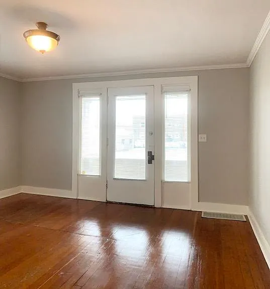 1914 E Burnside St #1 — Photo 1