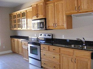 Spacious Kitchen with lots of cabinets