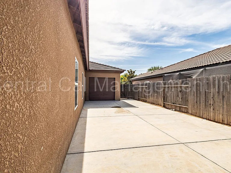 602 Voorhies Ln — Photo 24