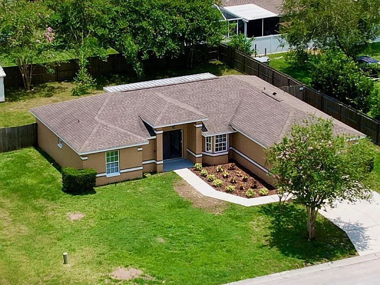 685 Berkley Pointe Dr — Photo 1