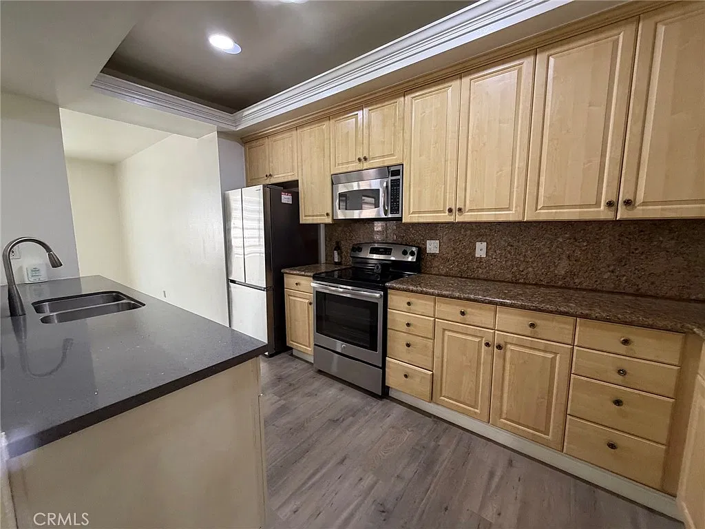 3 bed, 1779 sqft, $4,300 — Photo 3