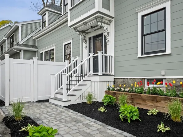 52 School St #1, Salem, MA 01970