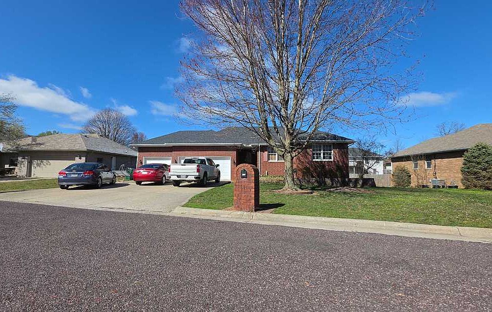 1st image of 208 Miller Way