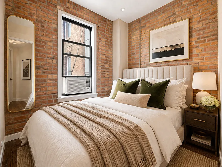 140 E 17th St #26 — Photo 6