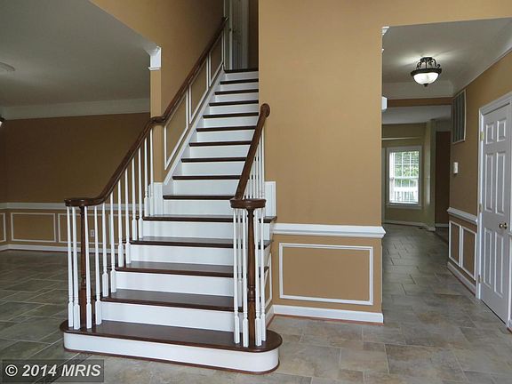 ENTRY FOYER