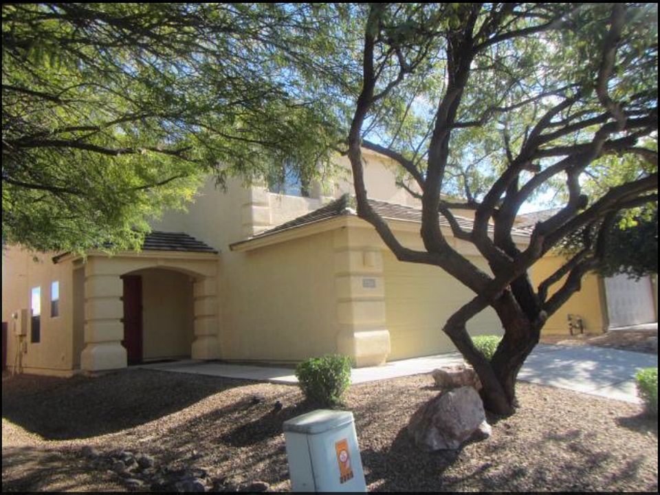 2nd image of 2723 S Pantano Edge Dr