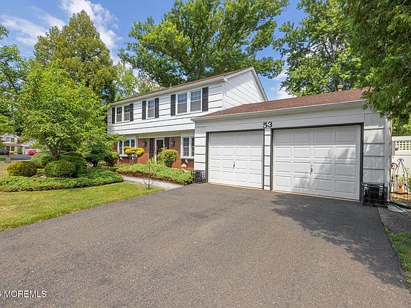 2nd image of 53 Maxwell Lane