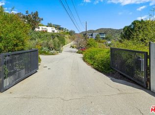 1404 N Kenter Ave, Los Angeles, CA 90049