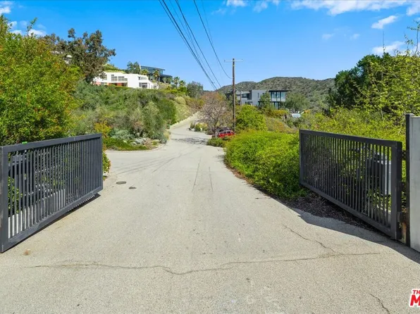 1404 N Kenter Ave, Los Angeles, CA 90049